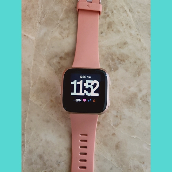 Fitbit Versa Watch - Picture 1 of 1